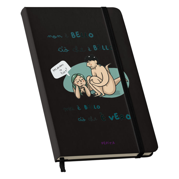 Taccuino E' bello ciò che è vero dell'album Taccuini a caso per gente speciale di PEPITALAND: copertina soft touch in 8 colori, con chiusura e segnalibro coordinati