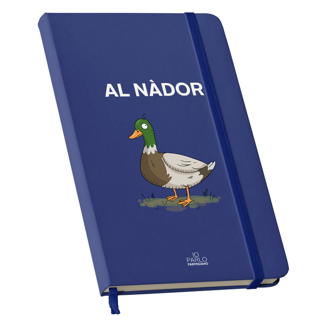 Taccuino AL NÀDOR dell'album LÌNNEA BÉSTJI di Io parlo parmigiano: copertina soft touch in 8 colori, con chiusura e segnalibro coordinati
