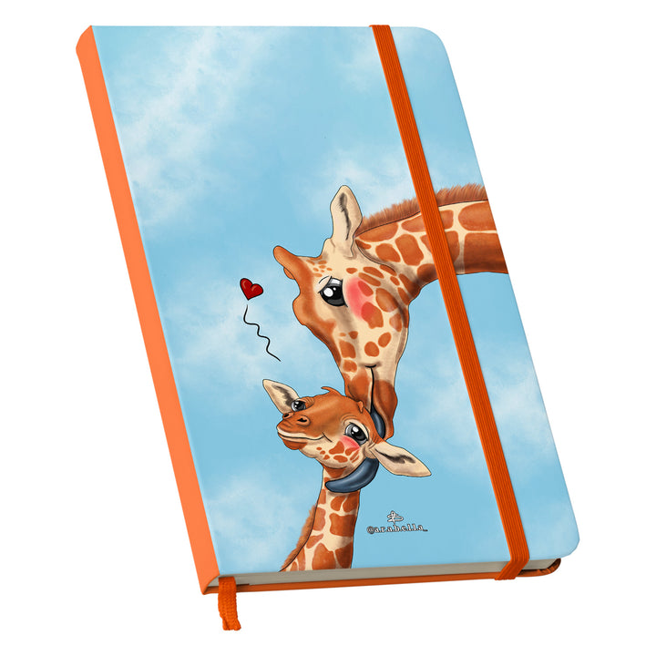 Taccuino Mamma giraffa dell'album Amore in taccuini di Arabella: copertina soft touch in 8 colori, con chiusura e segnalibro coordinati