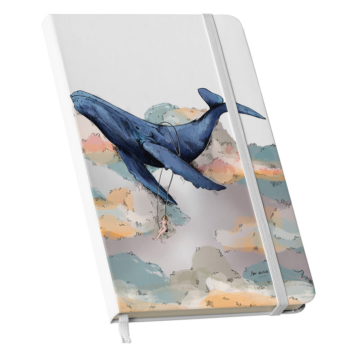 Taccuino Whale dell'album Taccuini blu di Blulimone: copertina soft touch in 8 colori, con chiusura e segnalibro coordinati