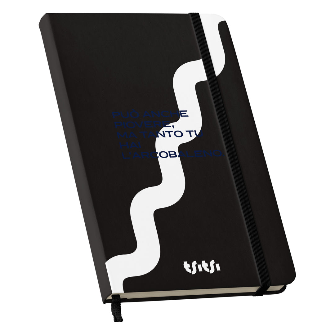 Taccuino Può anche piovere 01 dell'album Mapperó di TSITSI CONCEPT: copertina soft touch in 8 colori, con chiusura e segnalibro coordinati