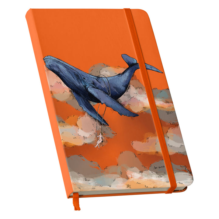Taccuino Whale dell'album Taccuini blu di Blulimone: copertina soft touch in 8 colori, con chiusura e segnalibro coordinati
