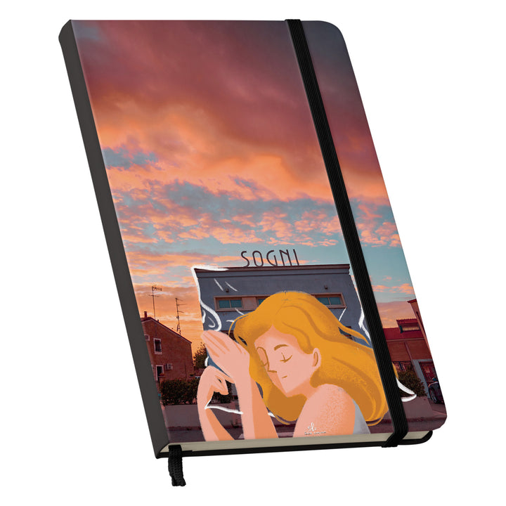 Taccuino Tresigallo dell'album Taccuini per viaggiare (anche con la mente) di Elisa Lanconelli: copertina soft touch in 8 colori, con chiusura e segnalibro coordinati