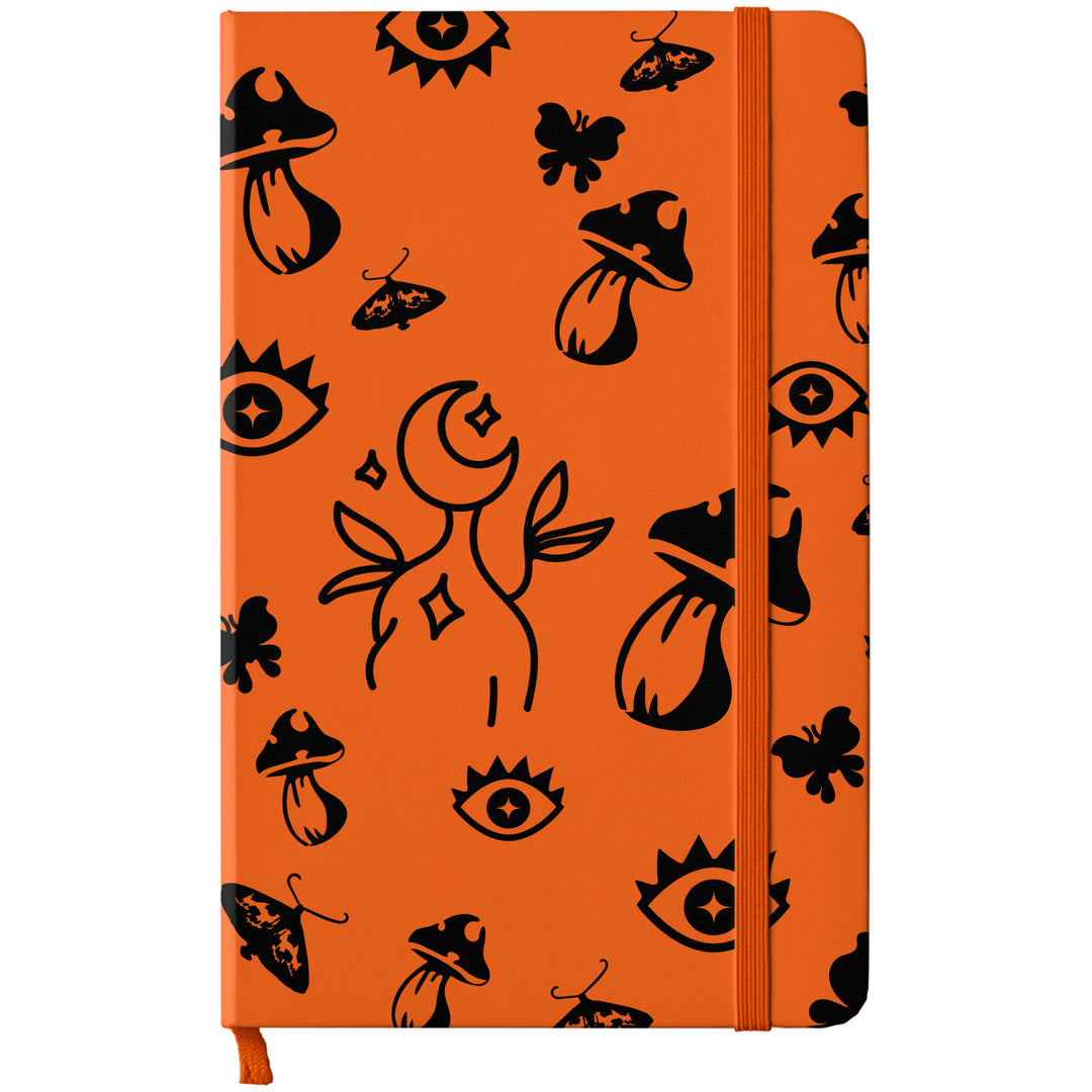 Taccuino Goth dell'album Witchy Wonder di WonderValy: copertina soft touch in 8 colori, con chiusura e segnalibro coordinati