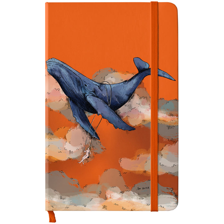 Taccuino Whale dell'album Taccuini blu di Blulimone: copertina soft touch in 8 colori, con chiusura e segnalibro coordinati