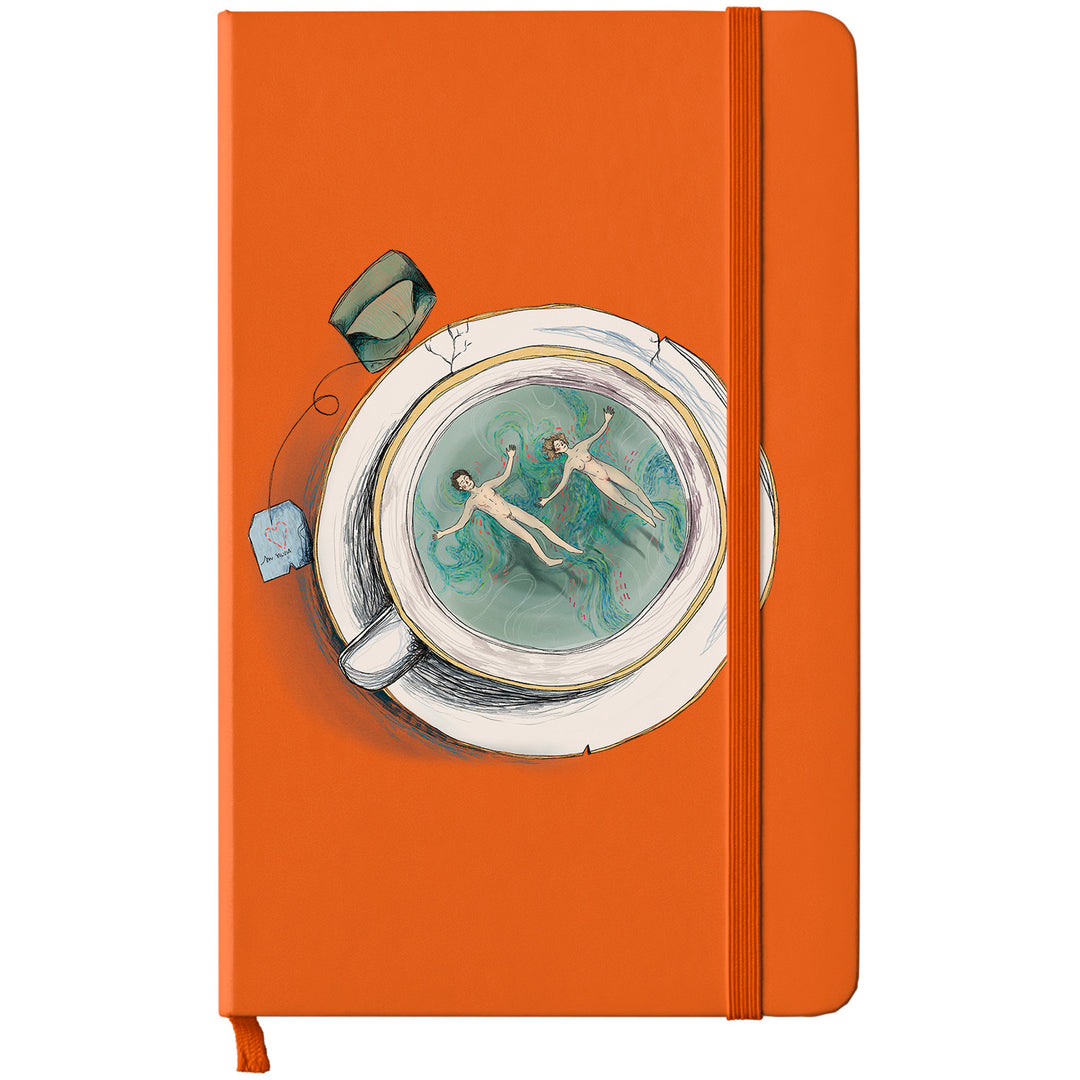 Taccuino Tazza di tè dell'album Taccuini blu di Blulimone: copertina soft touch in 8 colori, con chiusura e segnalibro coordinati