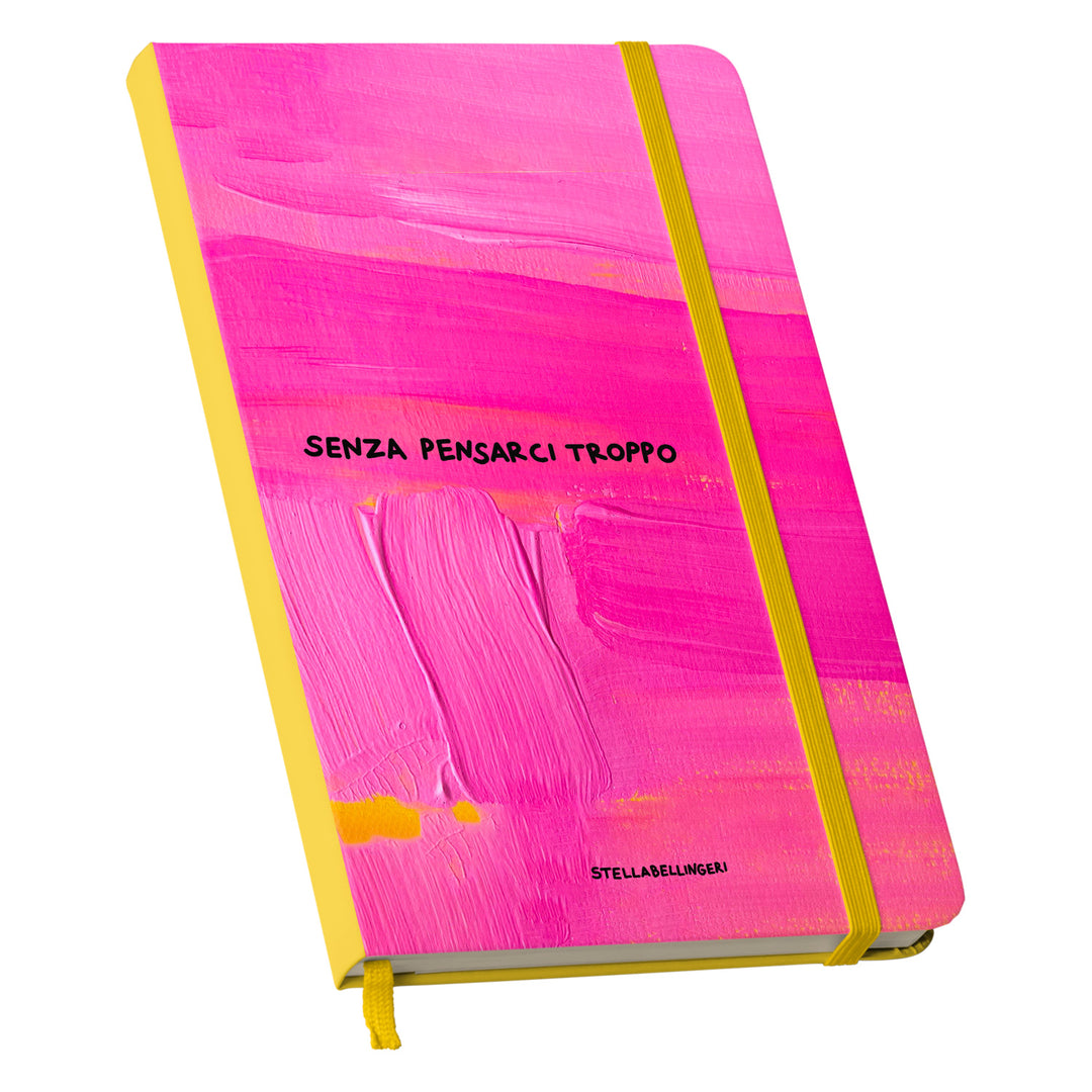 Taccuino Senza pensarci troppo dell'album Taccuini Art is terapy di Stella Bellingeri: copertina soft touch in 8 colori, con chiusura e segnalibro coordinati